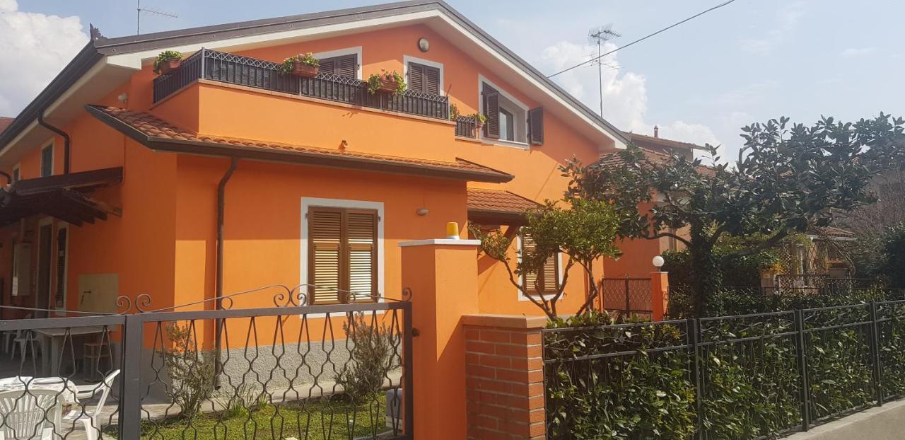 Hotel New Life Carrara Exterior foto